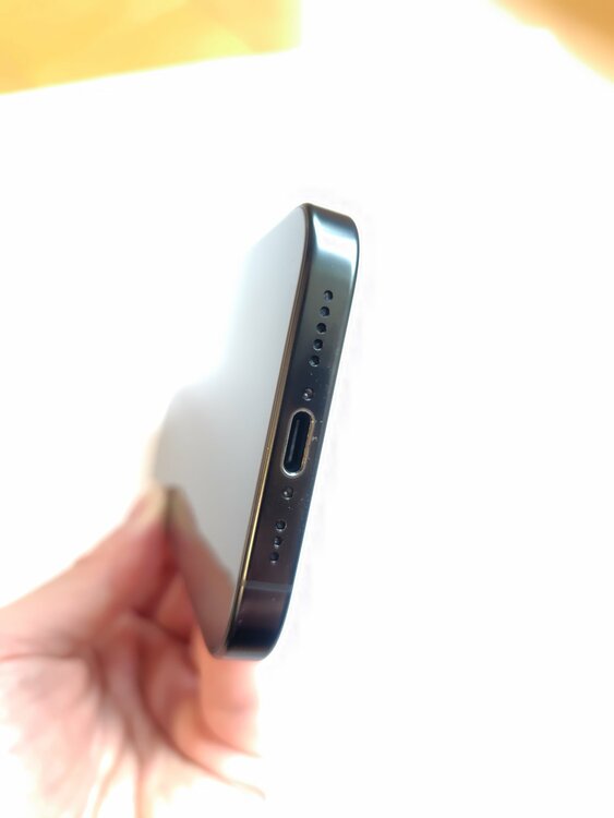 iPhone iPhone 16 Pro 128GB SIMフリー（スマホ）の商品画像 - 査定依頼日：2026年10月4日 - 最高査定価格：112,000円