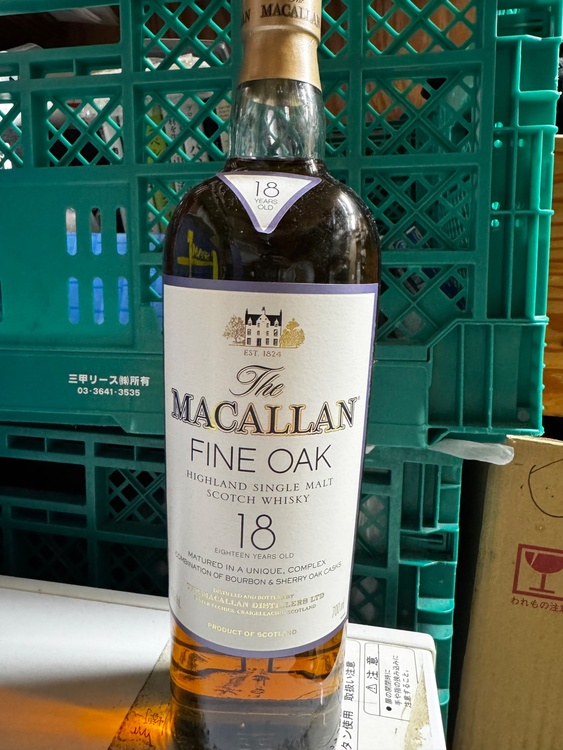 ザ・マッカラン 18年 ファインオーク（THE MACALLAN FINE OAK 18）（お酒）の商品画像 - 査定依頼日：2026年10月2日 - 最高査定価格：26,000円