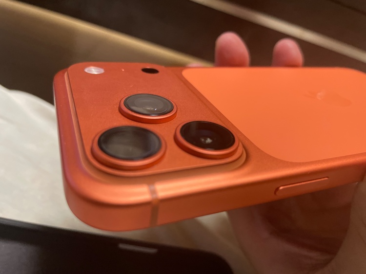 機種名：iPhone17Pro Max 機種番号：MFY94J/A シリアル番号：HHQ9HT0WWQ（スマホ）の商品画像 - 査定依頼日：2026年7月17日 - 最高査定価格：165,000円