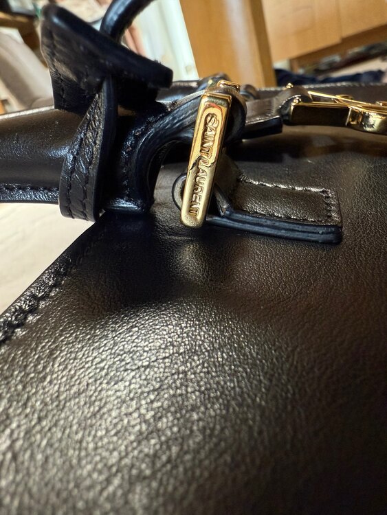 イブサンローラン  （ブランドバッグ）の商品画像 - 査定依頼日：2025年5月24日 - 最高査定価格：33,000円