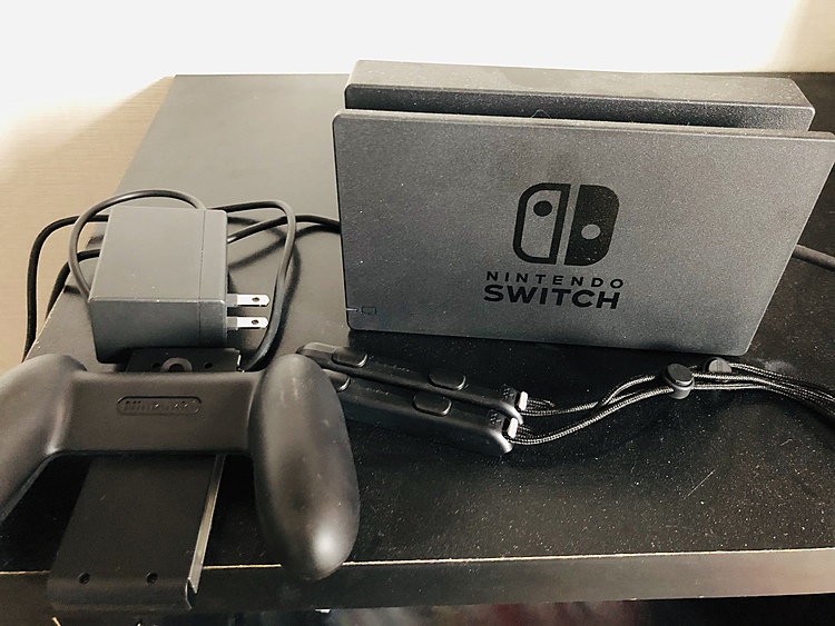 ニンテンドースイッチ本体/マリオカート8デラックスソフト付き（ゲーム機本体・ゲームソフト）の商品画像 - 査定依頼日：2020年3月8日 - 最高査定価格：25,000円