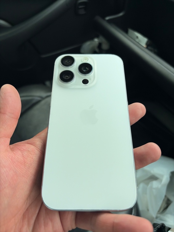 iPhone iPhone 16 Pro 256GB au（スマホ）の商品画像 - 査定依頼日：2026年6月28日 - 最高査定価格：135,000円