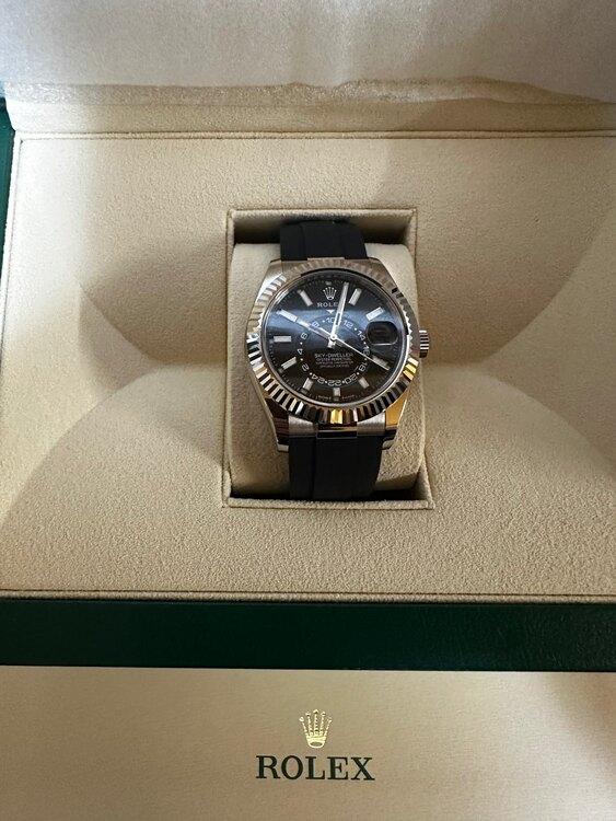 ロレックス スカイドゥエラー 33623（高級時計）の商品画像 - 査定依頼日：2025年1月8日 - 最高査定価格：5,800,000円