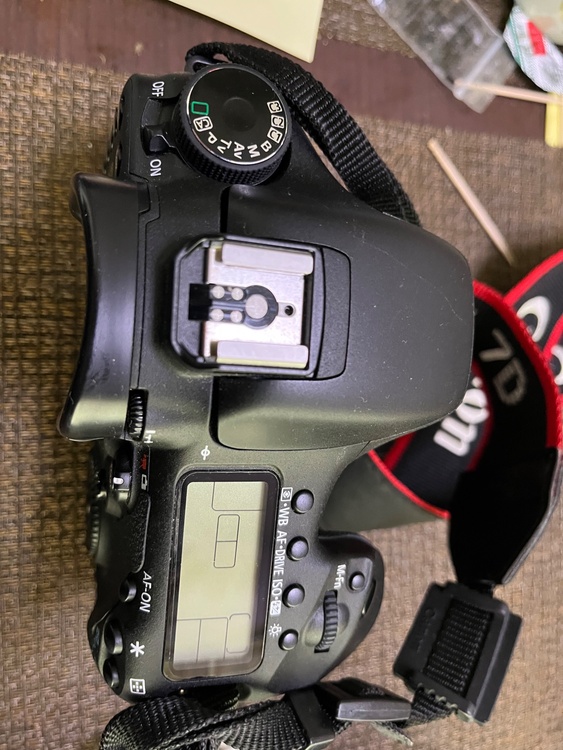 EOS 7D、EF15-85付き（カメラ）の商品画像 - 査定依頼日：2026年5月23日 - 最高査定価格：19,100円