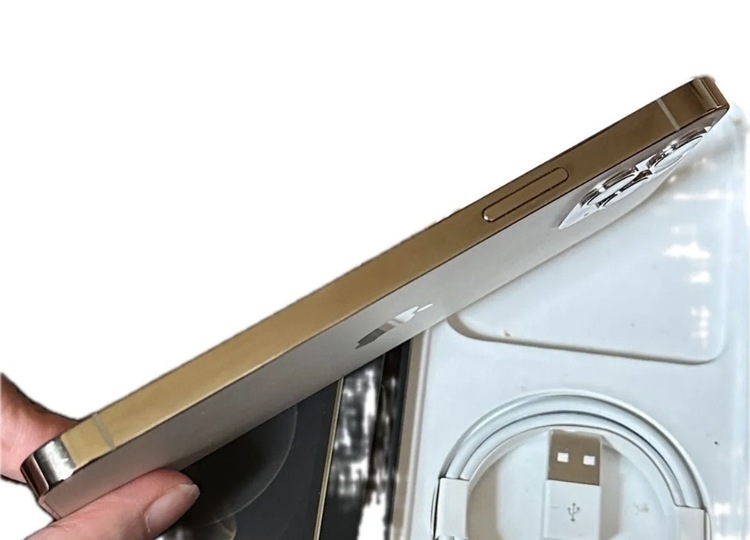 ３５６６９０１１２１３３０７７（スマホ）の商品画像 - 査定依頼日：2026年4月17日 - 最高査定価格：40,000円