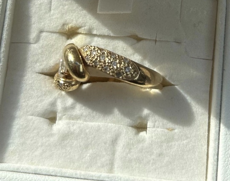 ツイストデザインゴールドリング（金・貴金属）の商品画像 - 査定依頼日：2026年2月1日 - 最高査定価格：300,000円