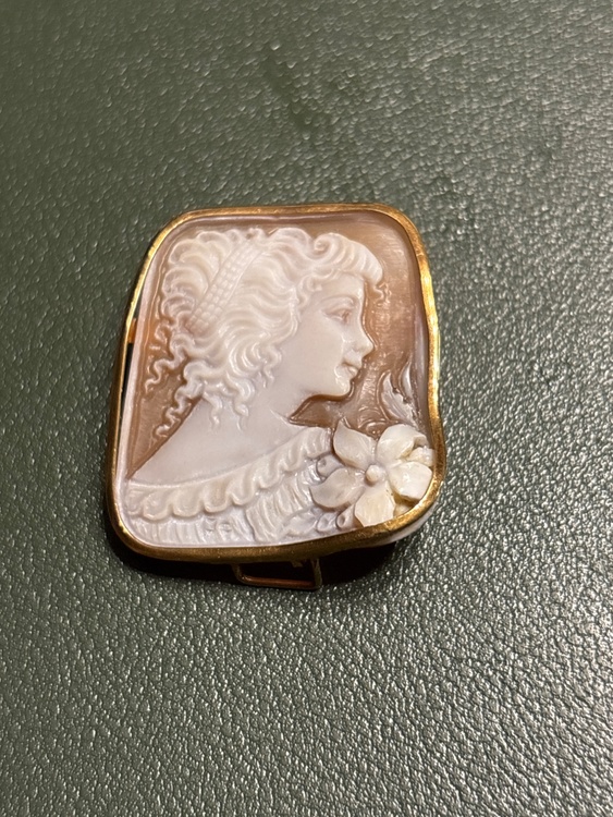 カメオのブローチ（金・貴金属）の商品画像 - 査定依頼日：2026年1月22日 - 最高査定価格：100,000円