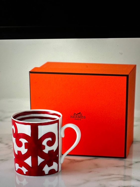 HERMES マグカップ300mlバルコン・デュ・ガダルキヴィール011031P（食器）の商品画像 - 査定依頼日：2026年3月3日 - 最高査定価格：100,000円