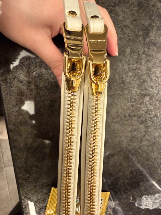 ミュウミュウ  （ブランドバッグ）の商品画像 - 査定依頼日：2026年1月28日 - 最高査定価格：50,000円