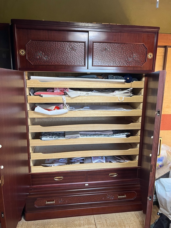 鎌倉彫り箪笥（美術品・骨董品）の商品画像 - 査定依頼日：2026年2月26日 - 最高査定価格：5,000円