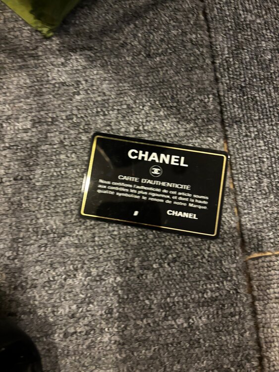 チョコバーパテントレザーショルダーバッグ（ブランドバッグ）の商品画像 - 査定依頼日：2025年5月8日 - 最高査定価格：80,000円