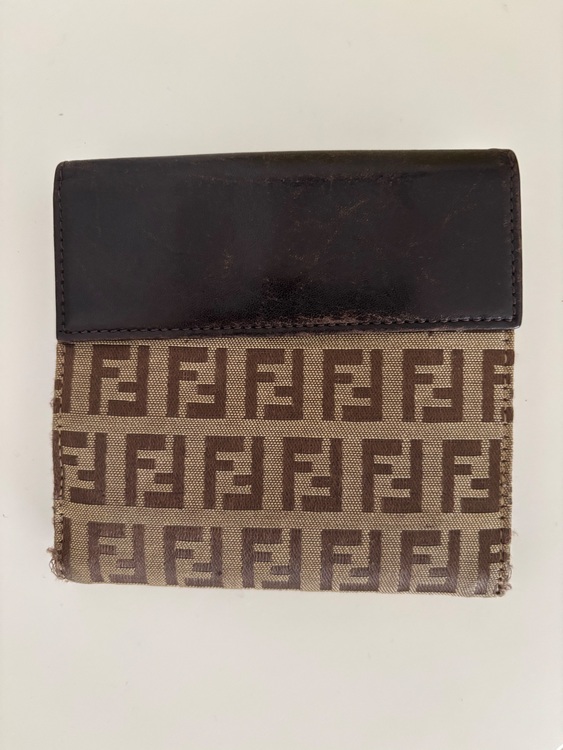 フェンディ  （ブランドバッグ）の商品画像 - 査定依頼日：2025年7月7日 - 最高査定価格：3,000円