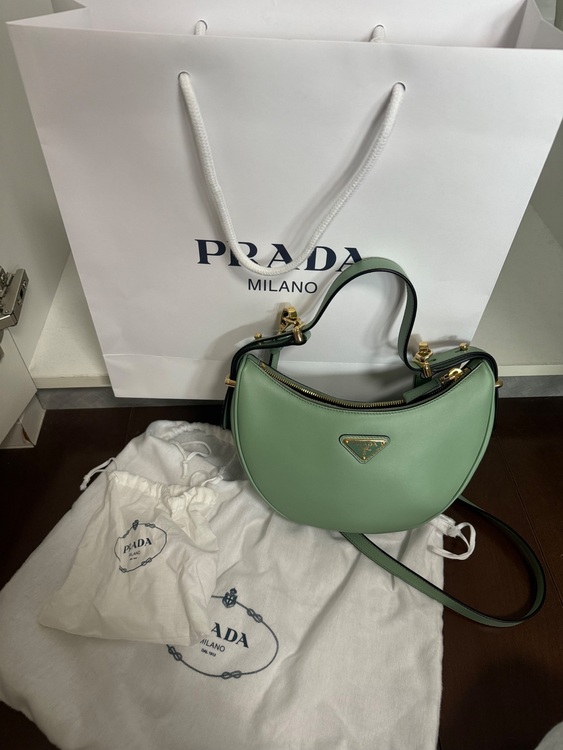 プラダ  （ブランドバッグ）の商品画像 - 査定依頼日：2025年10月25日 - 最高査定価格：180,000円