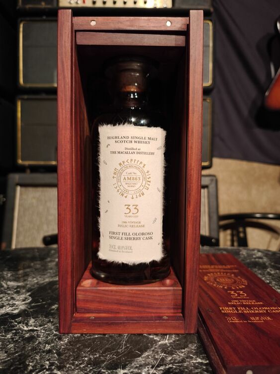 マッカラン33年（お酒）の商品画像 - 査定依頼日：2025年10月9日 - 最高査定価格：300,000円