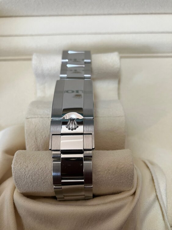 ロレックス GMTマスター 126710BLN（高級時計）の商品画像 - 査定依頼日：2025年1月11日 - 最高査定価格：2,400,000円