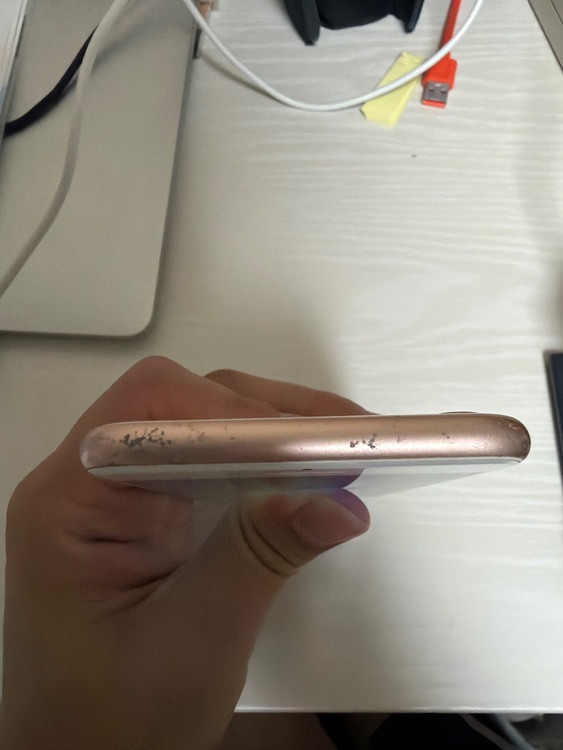 iPhone iPhone8 64GB SIMフリー（スマホ）の商品画像 - 査定依頼日：2026年9月16日 - 最高査定価格：1,000円