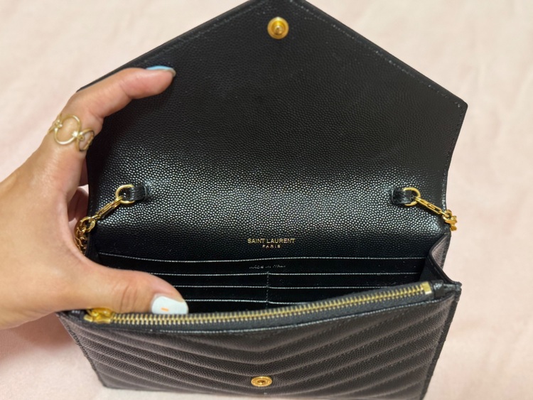 サンローラン ショルダーバッグ カサンドラ エンベロープ チェーンウォレット（ブランドバッグ）の商品画像 - 査定依頼日：2025年8月25日 - 最高査定価格：150,000円