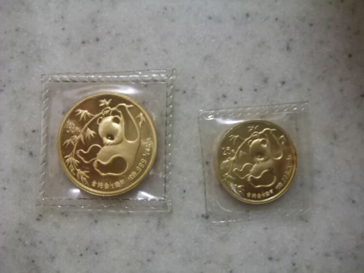 パンダ金貨　1985年　1/2オンス　1/4オンス　計2枚（金・貴金属）の商品画像 - 査定依頼日：2025年7月7日 - 最高査定価格：383,000円