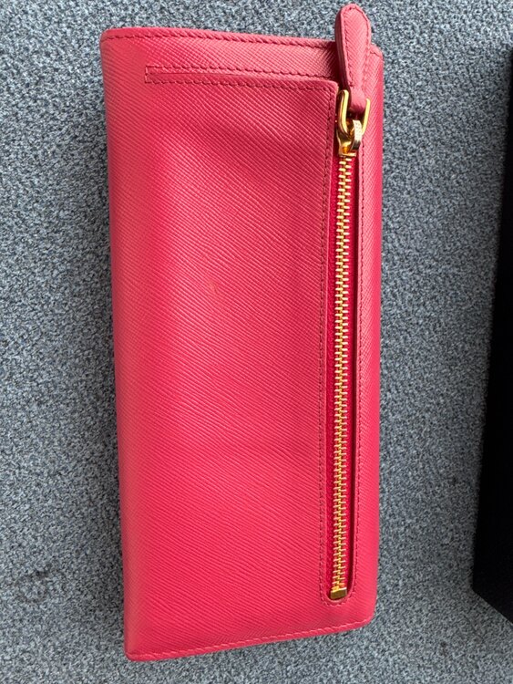 サフィアーノ　長財布　（ブランド財布・小物）の商品画像 - 査定依頼日：2025年5月7日 - 最高査定価格：20,000円