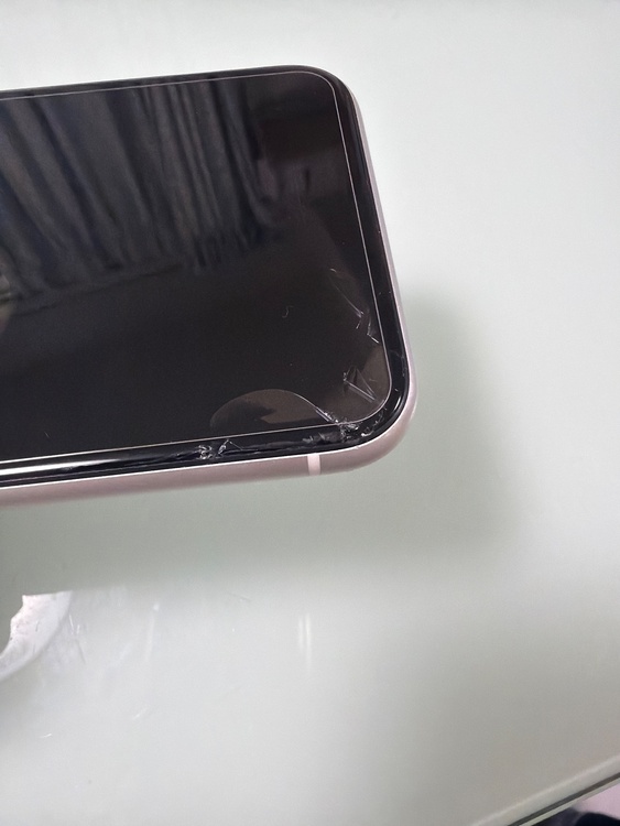 iPhone iPhone11 Pro 64GB au（スマホ）の商品画像 - 査定依頼日：2026年7月26日 - 最高査定価格：17,500円