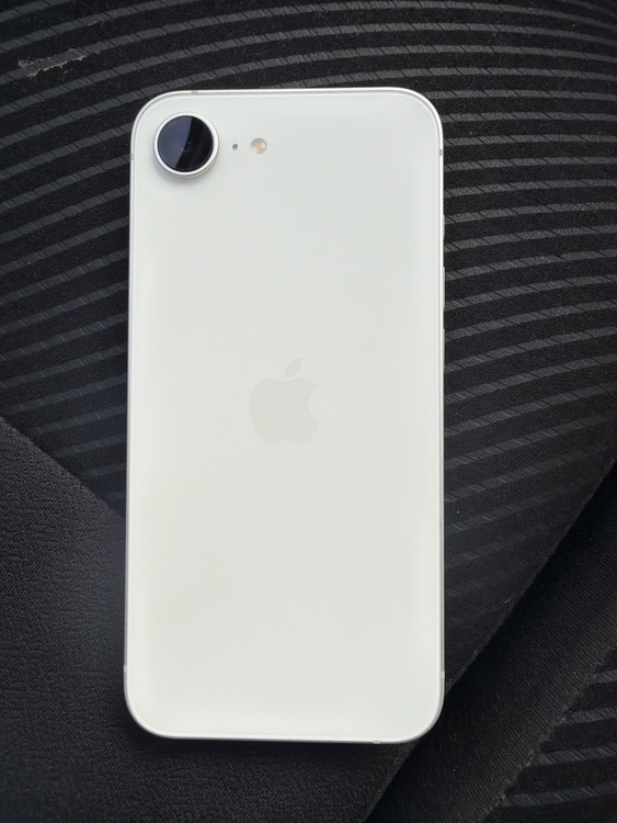iPhone iPhone 17e 256GB SIMフリー（スマホ）の商品画像 - 査定依頼日：2026年8月15日 - 最高査定価格：75,000円
