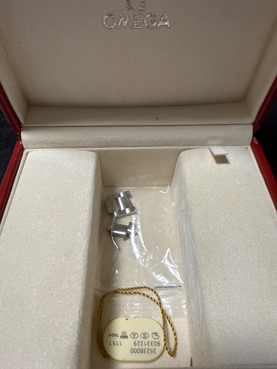 オメガ スピードマスター （高級時計）の商品画像 - 査定依頼日：2025年10月8日 - 最高査定価格：300,000円