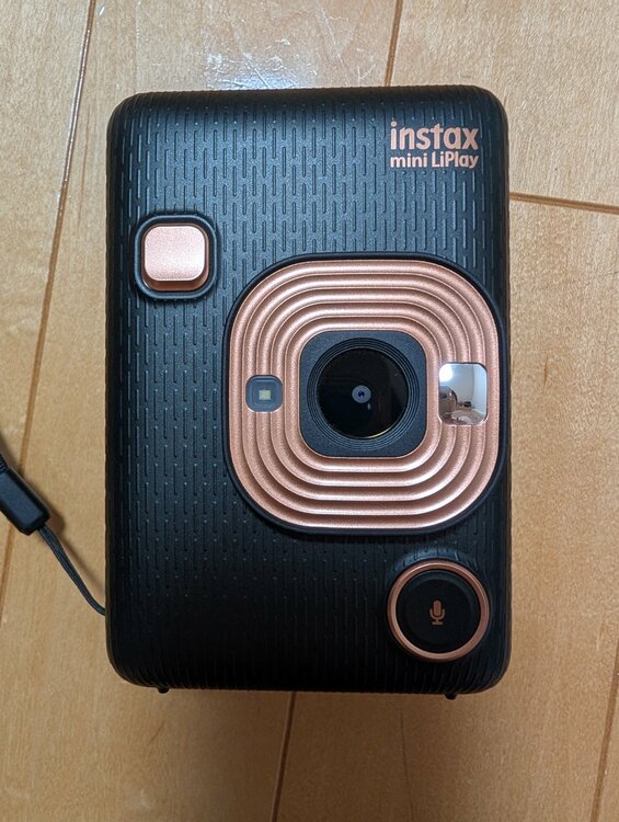 instax mini LiPlay（カメラ）の商品画像 - 査定依頼日：2026年8月6日 - 最高査定価格：10,000円