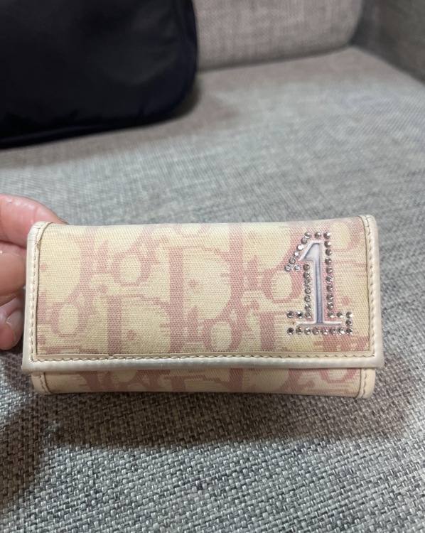ルイヴィトン　アクセサリートレイ、財布　ディオール/キーケース　プラダ/ミニショルダーバッグ　グッチ/エナメルリュック（ブランドバッグ）の商品画像 - 査定依頼日：2026年10月4日 - 最高査定価格：100,000円