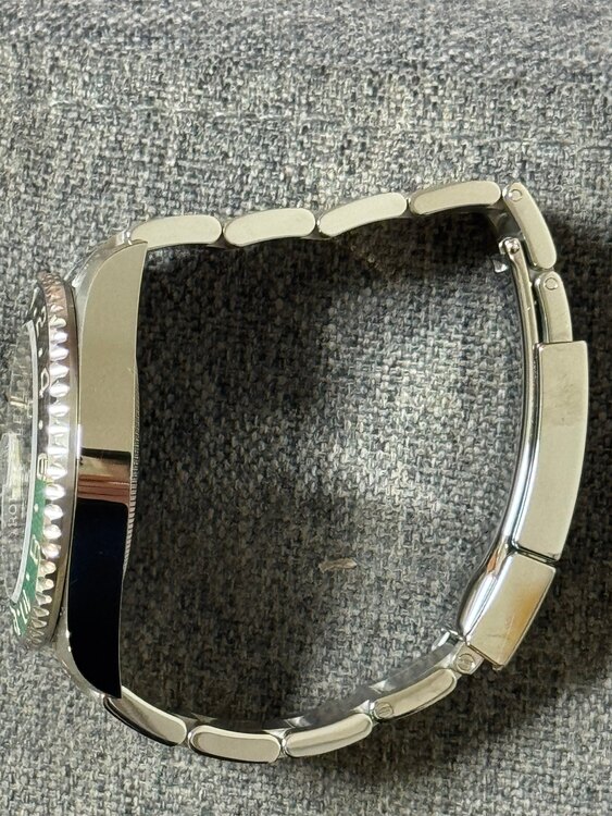 ロレックス GMTマスター （高級時計）の商品画像 - 査定依頼日：2025年2月19日 - 最高査定価格：2,400,000円