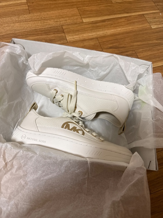 49R4SHFS2L（古着・ファッション）の商品画像 - 査定依頼日：2026年1月17日 - 最高査定価格：100,000円