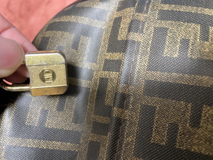 フェンディ  （ブランドバッグ）の商品画像 - 査定依頼日：2025年12月6日 - 最高査定価格：45,000円