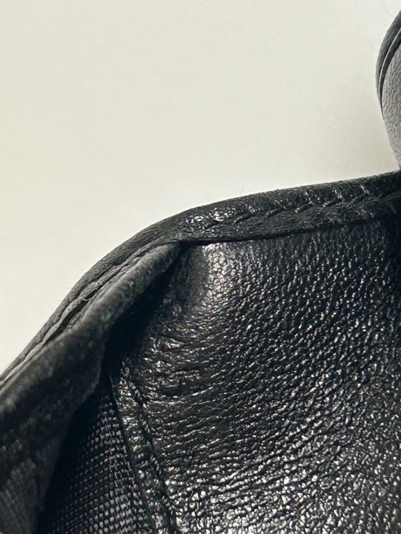 ミュウミュウ  （ブランドバッグ）の商品画像 - 査定依頼日：2026年4月12日 - 最高査定価格：30,000円