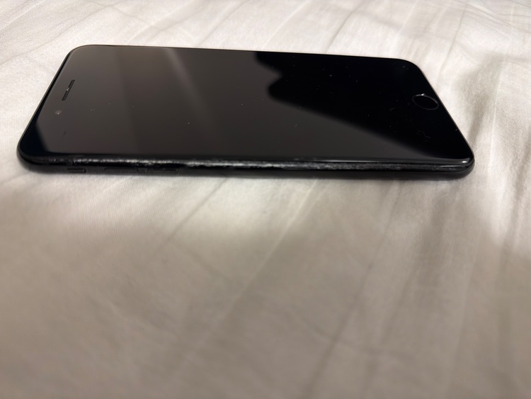 iPhone iPhone7 Plus 256GB au（スマホ）の商品画像 - 査定依頼日：2026年5月23日 - 最高査定価格：4,500円