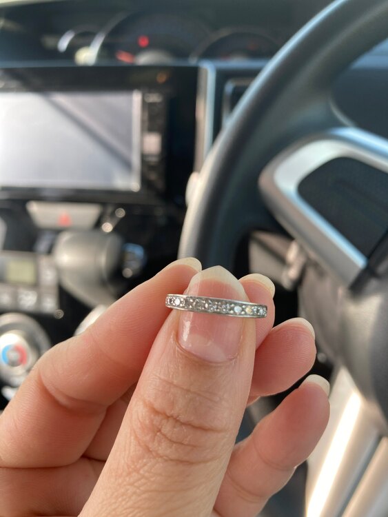 ティファニーウェディンバンドリングハーフサークルプラチナダイヤモンドセッティング（宝石）の商品画像 - 査定依頼日：2024年4月6日 - 最高査定価格：50,000円