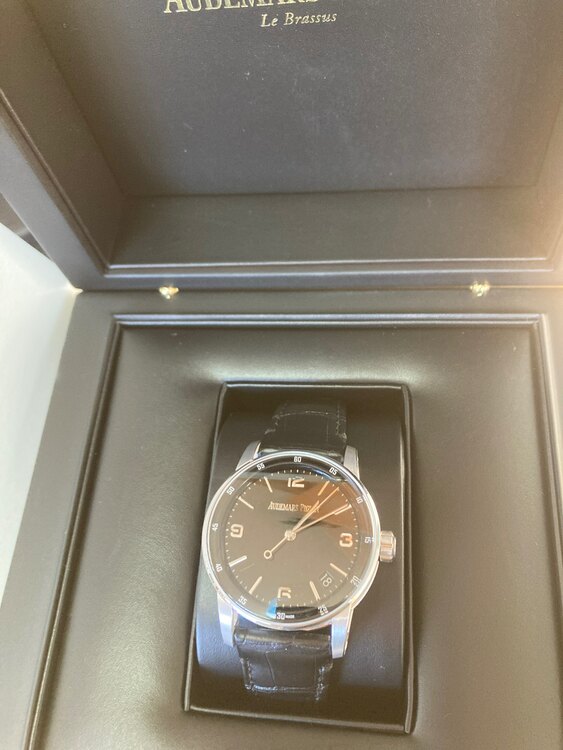 Code11.59（高級時計）の商品画像 - 査定依頼日：2025年3月19日 - 最高査定価格：2,400,000円