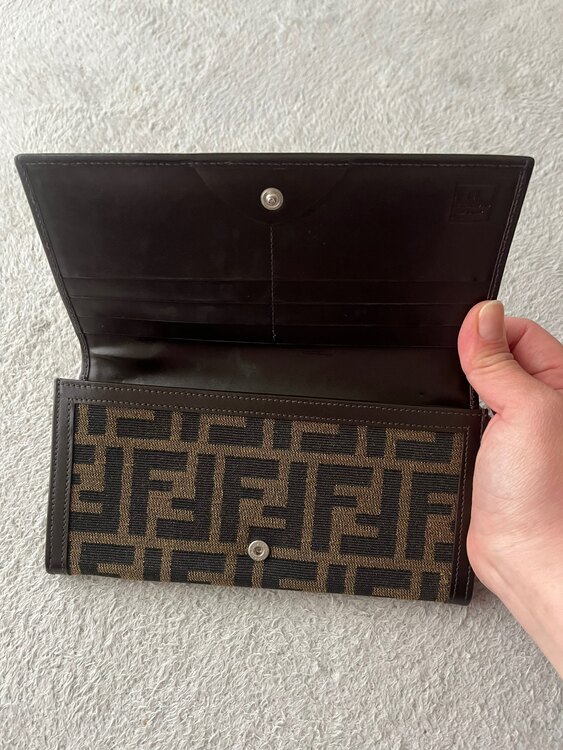 フェンディ  （ブランドバッグ）の商品画像 - 査定依頼日：2025年3月31日 - 最高査定価格：10,000円