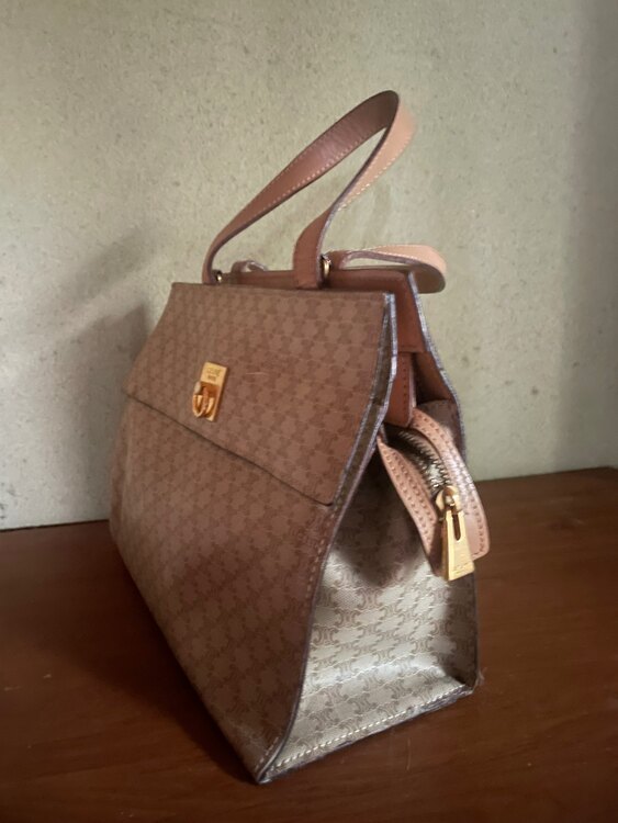 セリーヌ  （ブランドバッグ）の商品画像 - 査定依頼日：2024年12月21日 - 最高査定価格：35,000円