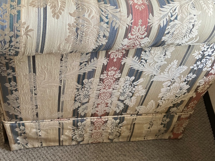 コスガ　高級　クラッシックソファ　２人掛け（家具・寝具）の商品画像 - 査定依頼日：2025年12月24日 - 最高査定価格：5,500円