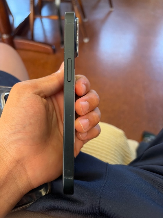 iPhone iPhone 13 128GB 楽天モバイル（スマホ）の商品画像 - 査定依頼日：2026年7月11日 - 最高査定価格：36,500円