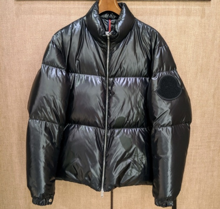 MONCLER FRIESIAN カラー：BLACK9 21-18-0306-125（古着・ファッション）の商品画像 - 査定依頼日：2026年9月2日 - 最高査定価格：35,000円