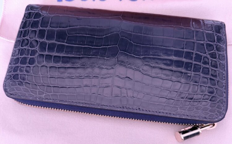 ジッピーウォレット ニロティカス（内側ゴートスキン） 紺色（ブランド財布・小物）の商品画像 - 査定依頼日：2026年3月17日 - 最高査定価格：100,000円