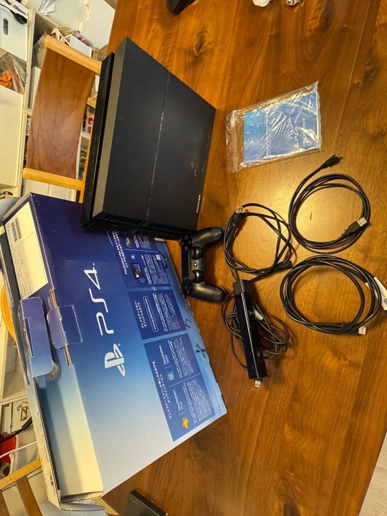 playstation4  CUH-1000A A01（ゲーム機本体・ゲームソフト）の商品画像 - 査定依頼日：2026年6月7日 - 最高査定価格：15,000円