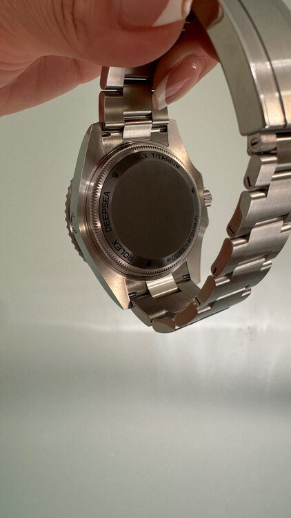 ロレックス　ディープシー（高級時計）の商品画像 - 査定依頼日：2025年4月2日 - 最高査定価格：2,100,000円