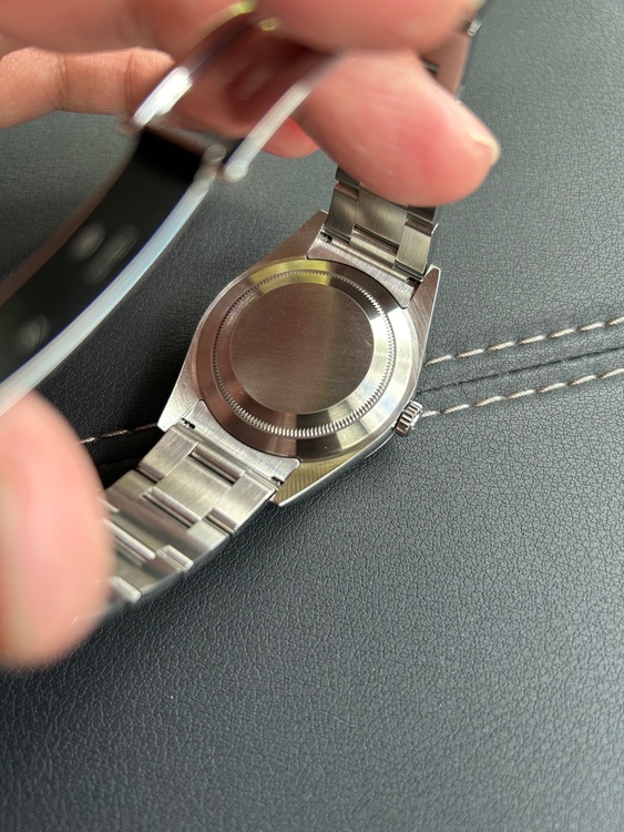 ロレックス エクスプローラー 21427（高級時計）の商品画像 - 査定依頼日：2025年12月14日 - 最高査定価格：1,150,000円