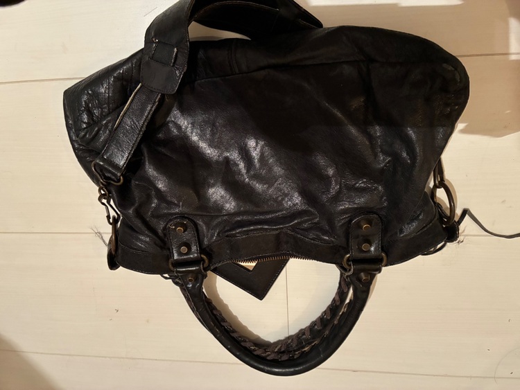 バレンシアガ  （ブランドバッグ）の商品画像 - 査定依頼日：2025年9月22日 - 最高査定価格：30,000円