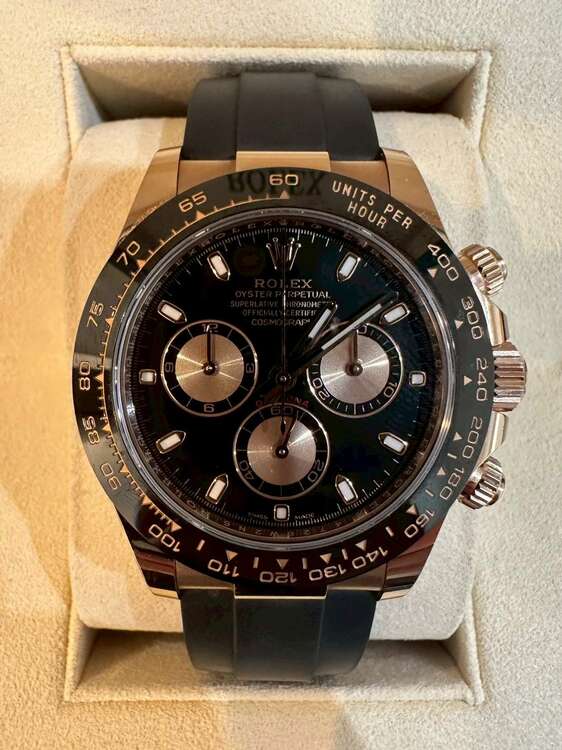 ロレックス コスモグラフ デイトナ ブラック × ピンク（高級時計）の商品画像 - 査定依頼日：2025年4月27日 - 最高査定価格：5,050,000円