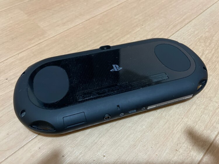 PSVITA PCH-2000（ゲーム機本体・ゲームソフト）の商品画像 - 査定依頼日：2025年5月25日 - 最高査定価格：9,000円