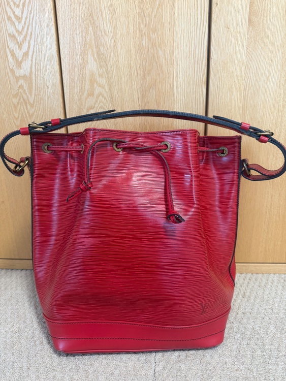 ルイヴィトン エピ （ブランドバッグ）の商品画像 - 査定依頼日：2026年2月15日 - 最高査定価格：50,000円