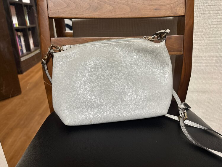 ショルダーバック（ブランドバッグ）の商品画像 - 査定依頼日：2025年3月2日 - 最高査定価格：3,000円