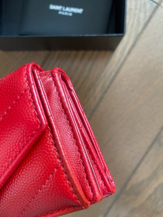 サンローラン　三つ折り財布（ブランド財布・小物）の商品画像 - 査定依頼日：2025年2月2日 - 最高査定価格：13,000円